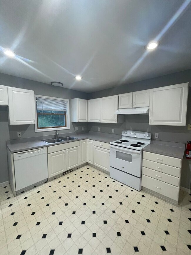 Foto del edificio - 230/232 Brookridge Ct.