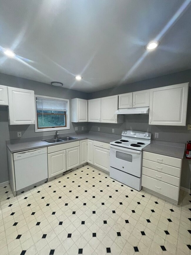 Building Photo - 230/232 Brookridge Ct.