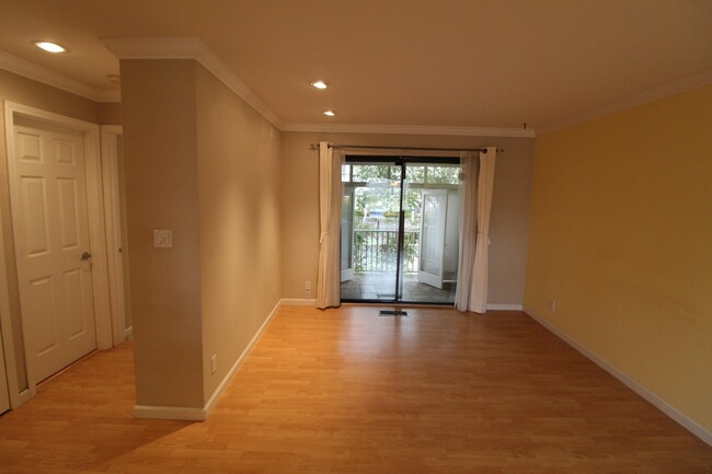 Foto del edificio - Concord Beautiful 1 bedroom 1 bath condo u...