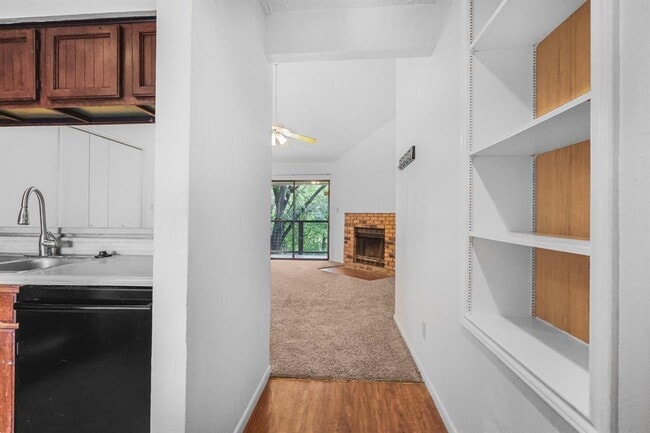 Foto del edificio - 421 W San Antonio St