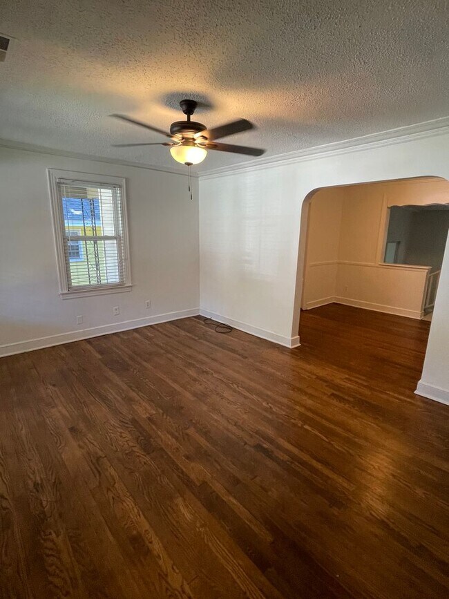 Building Photo - 3BD/1BA Home located Near U of M!