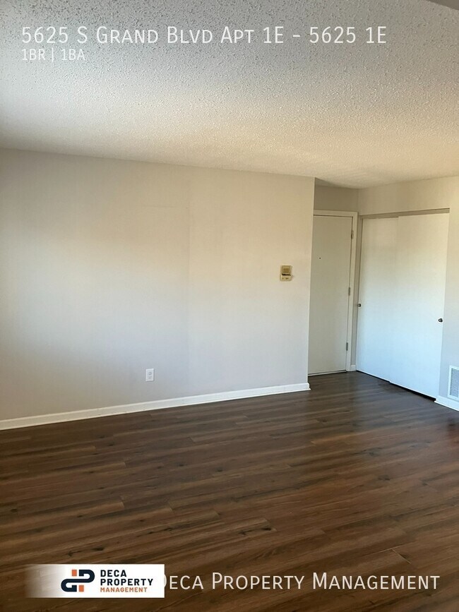 Building Photo - 1 Bedroom Apartment