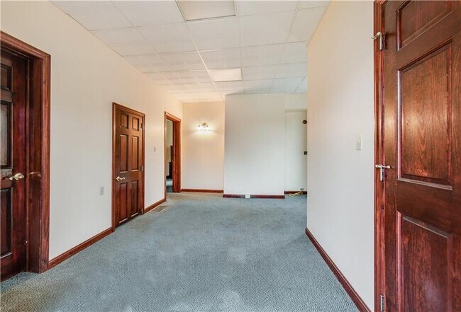 Building Photo - 710 E Maiden St