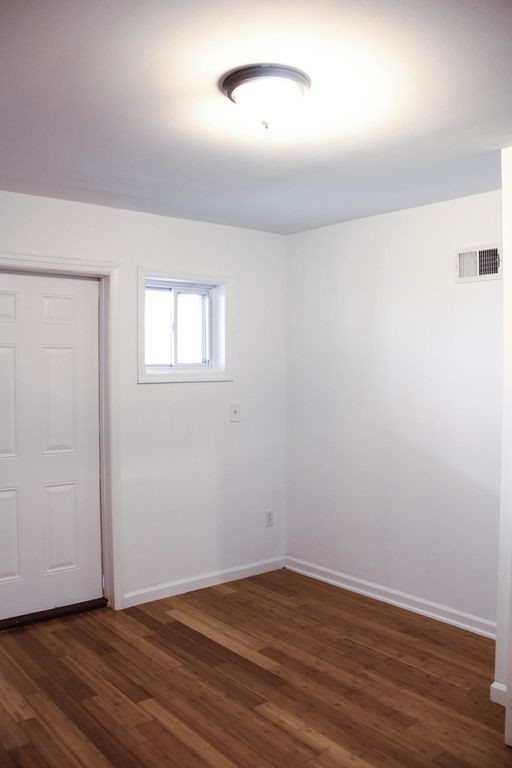 Building Photo - 36 Bowers St
