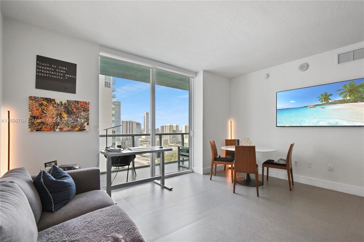 Foto principal - 1900 N Bayshore Dr
