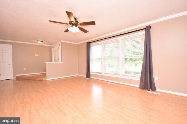 Foto del edificio - 12327 Elk Run Rd