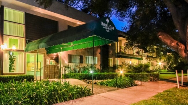 Foto del edificio - 220 E Live Oak St