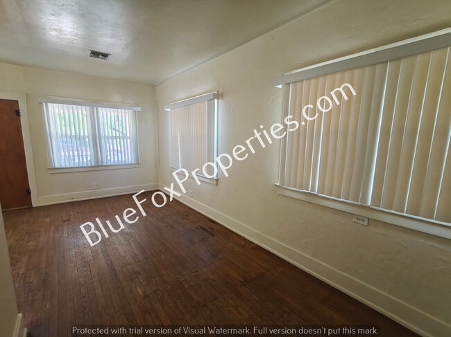 Building Photo - 827 E Helen St