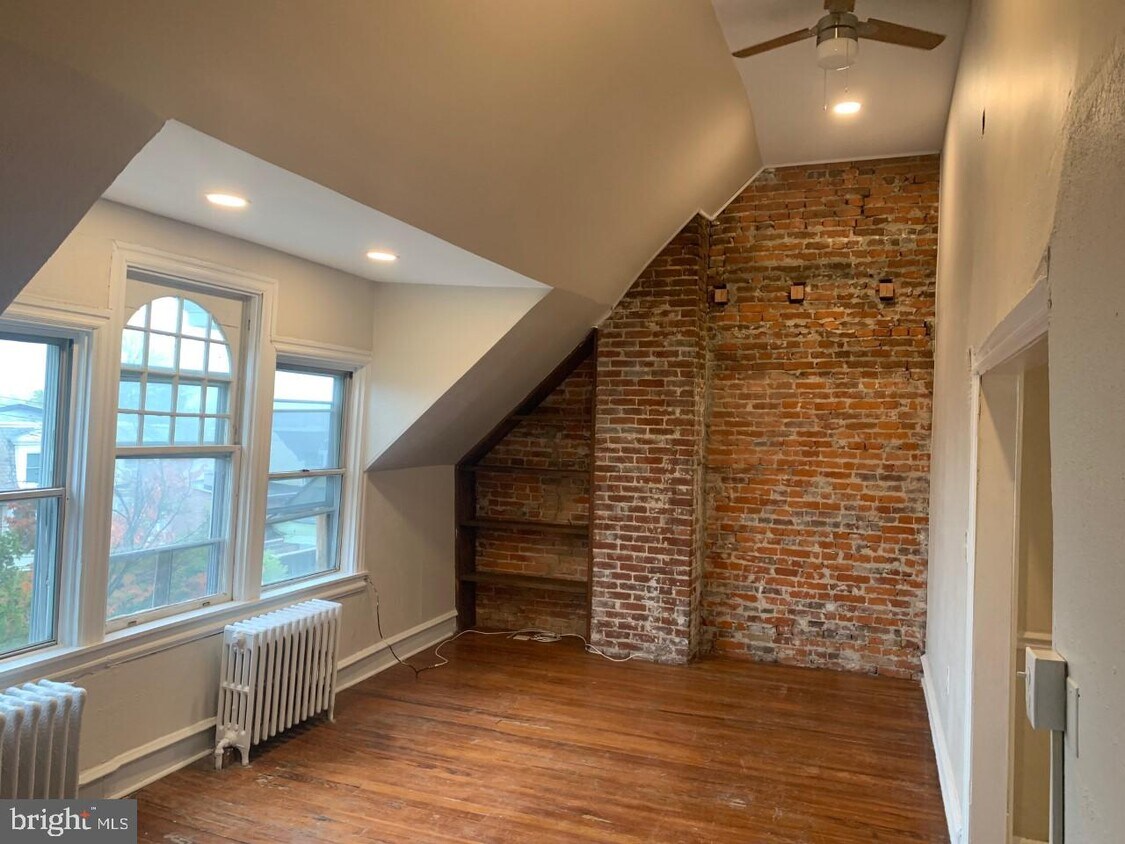 1304 N Clayton St Unit 3, Wilmington, DE 19806 Room for Rent in