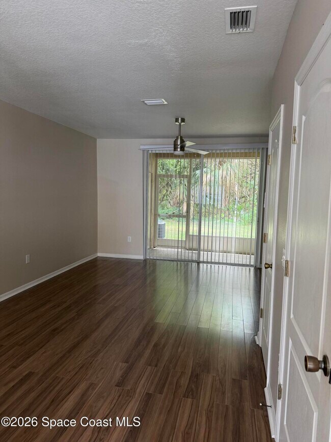 Foto del edificio - 1359 Hampton Park Ln