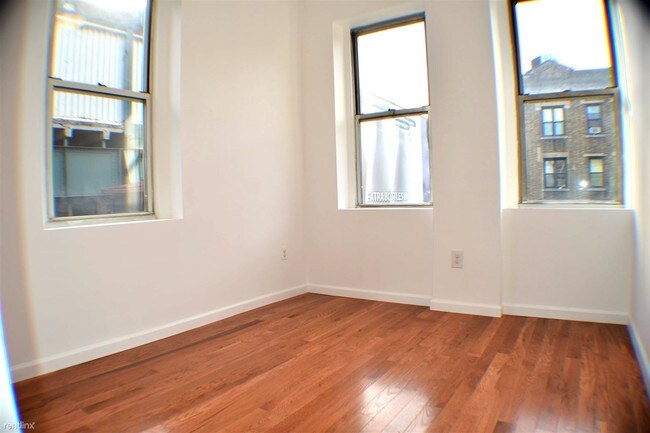 Foto del edificio - 3018 Broadway