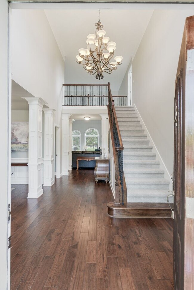 Foto del edificio - Gorgeous Home in Brentwood! 6 Month Lease