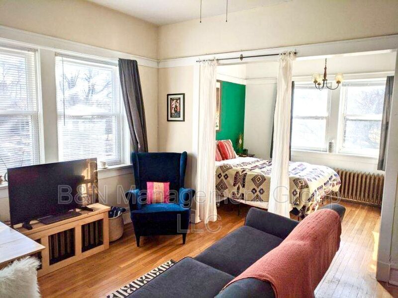 Foto principal - 1061 W Dakin St