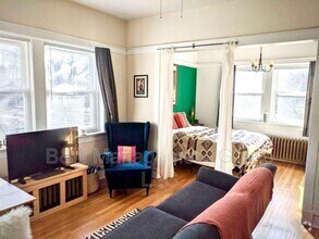 Building Photo - 1061 W Dakin St