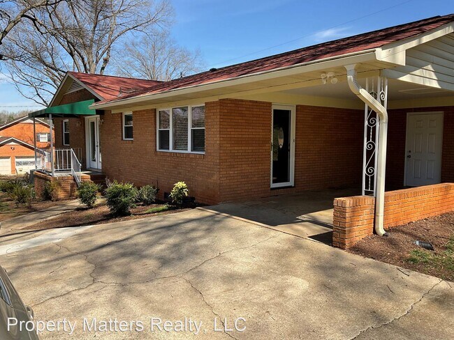 Foto del edificio - 3 br, 2 bath House - 113 Forest Drive