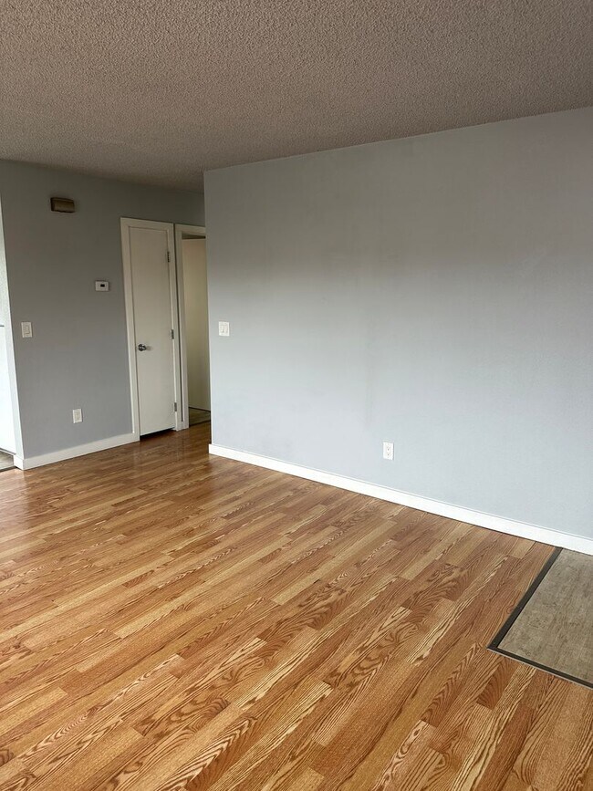 Foto del edificio - Heat Included! Heated Storage, 2 Bedroom/1...