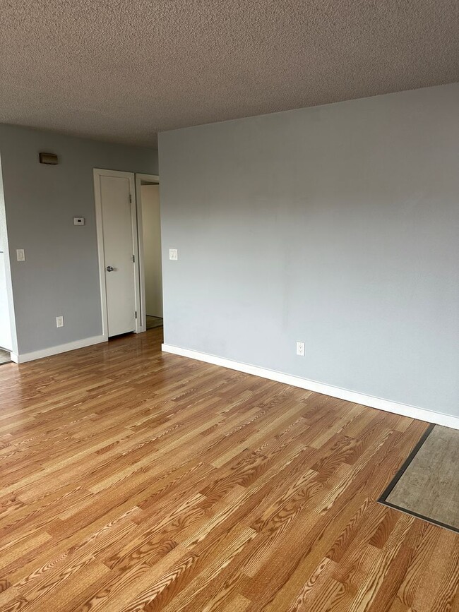 Building Photo - Heat Included! Heated Storage, 2 Bedroom/1...