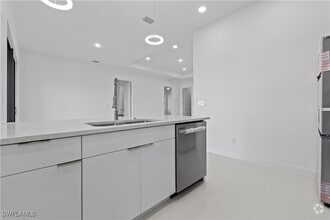 Building Photo - 3808 10th St SW