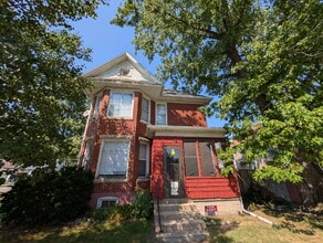 Building Photo - 202 E Barker Ave
