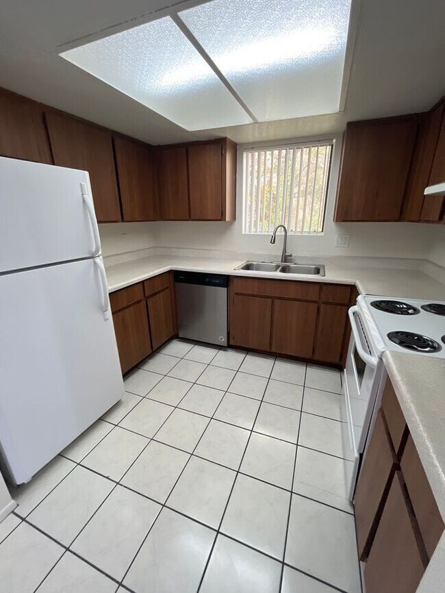 Building Photo - 1201 S McClintock Dr
