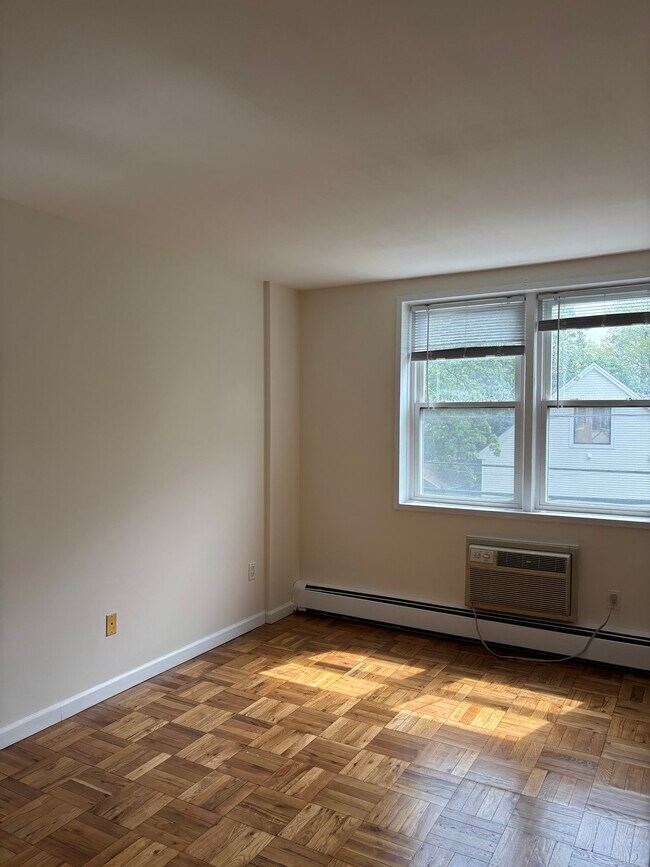 Building Photo - 140 Grove St