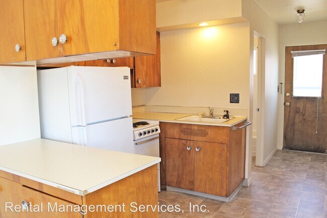 Building Photo - 6532-6546 NE Glisan St