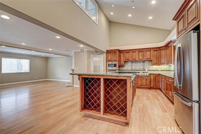 Building Photo - 594 1st St