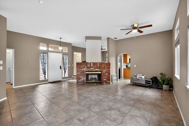 Foto del edificio - 680 Canyon Creek Way