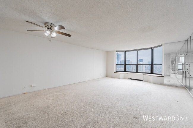 Photo - 901 S Plymouth Ct Apartment