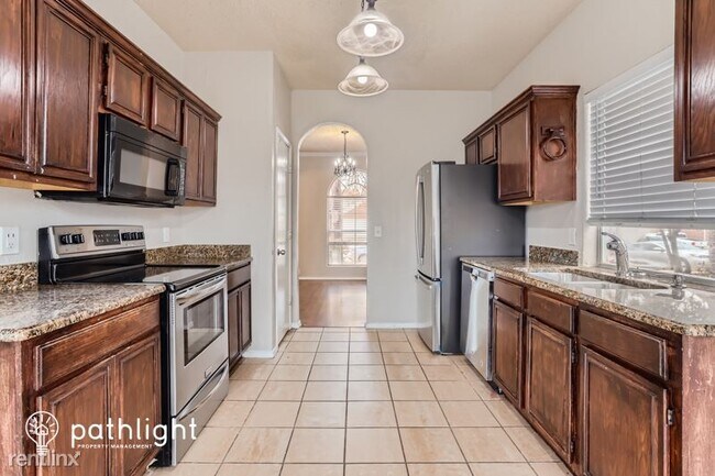 Foto del edificio - 3 br, 2.5 bath House - 2532 Forestwood Dr ...