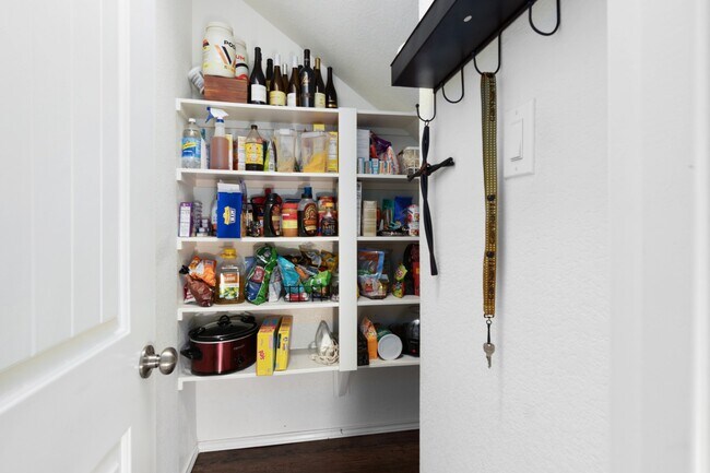 Building Photo - 1766 Parkside Shrs Ln