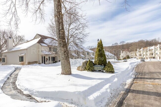 Building Photo - 85 N Main St