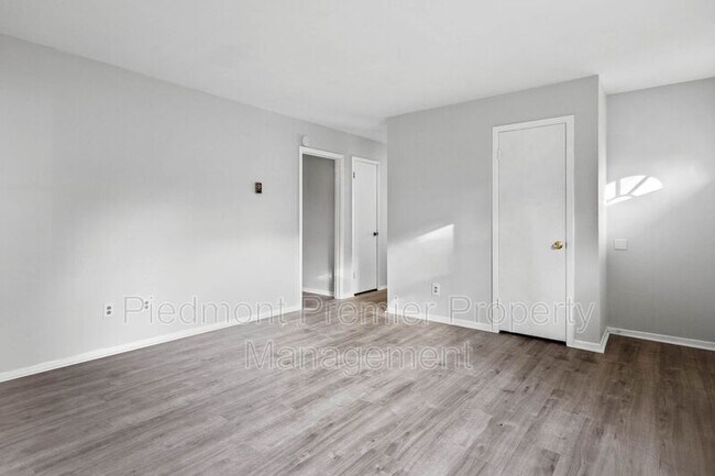 Building Photo - 2208 Fairstone Ct