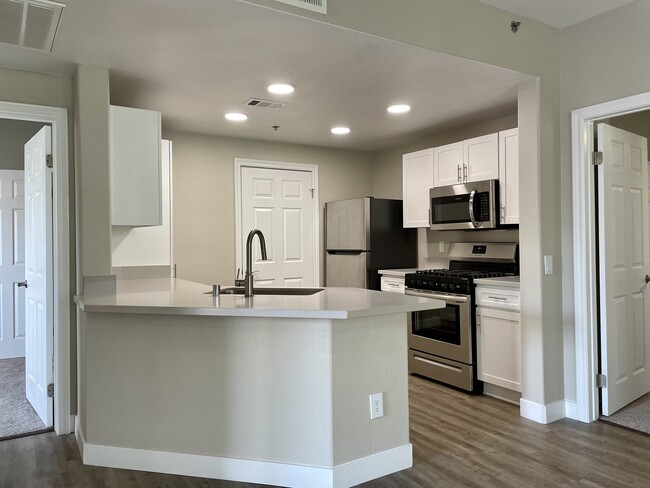 Modern Kitchen - Mediterra Apartment Homes