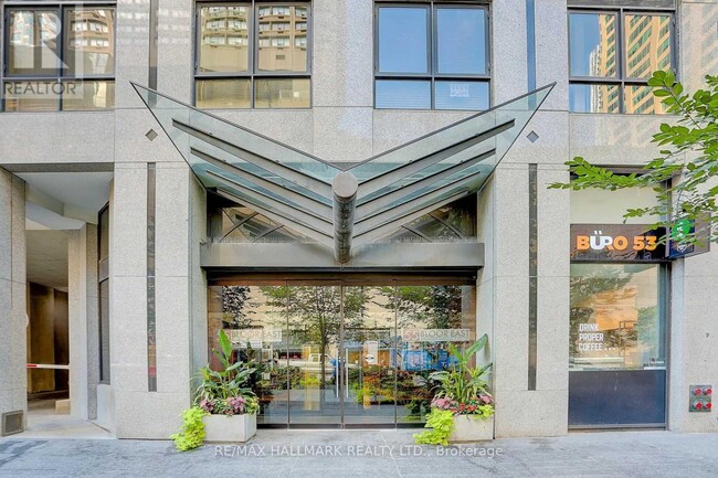 Building Photo - 55-1255 Bloor St E