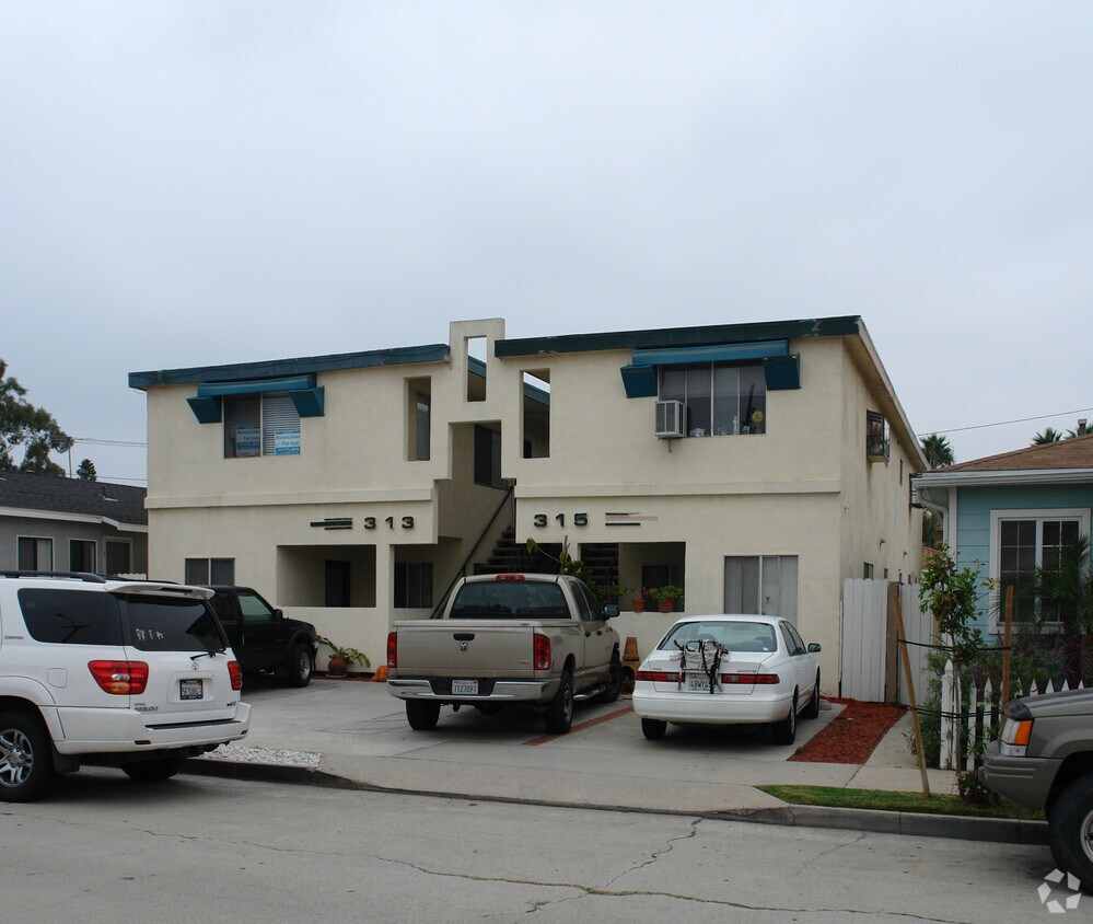 Building Photo - 313 8th St