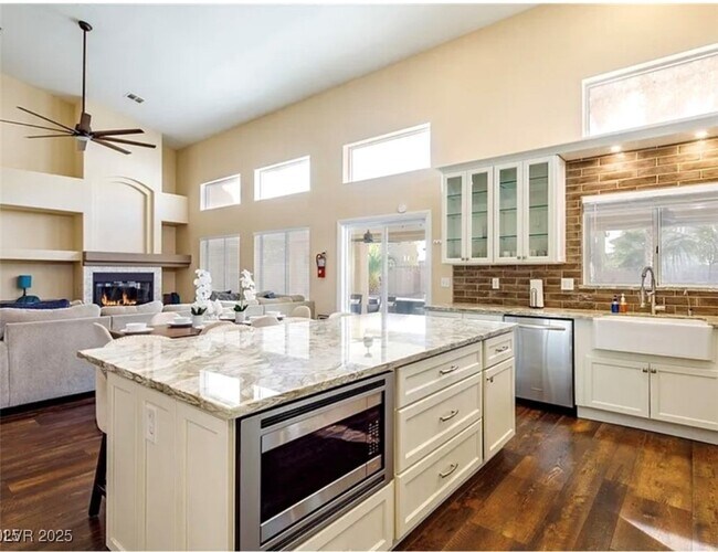 Foto del edificio - 7469 Thornsby Ct