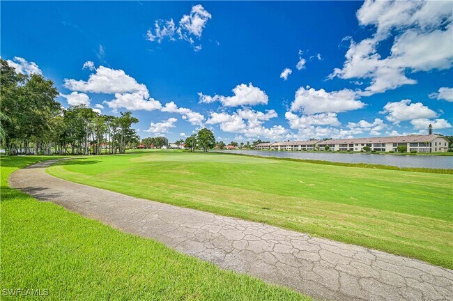 Foto del edificio - 13011 Cross Creek Blvd