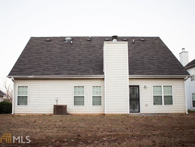 Foto del edificio - 5547 Jerome Rd