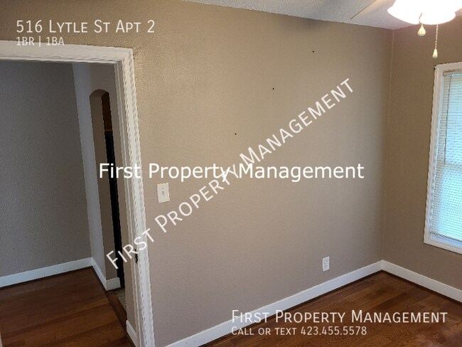 Building Photo - 516 Lytle St
