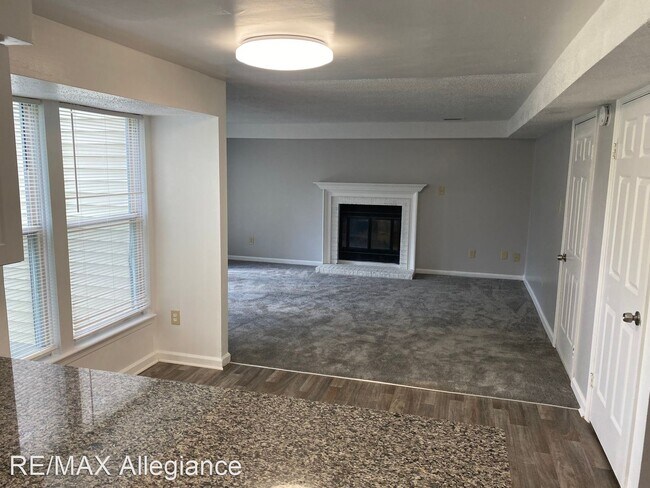 Building Photo - 4 br, 2.5 bath House - 1000 LARDER POST