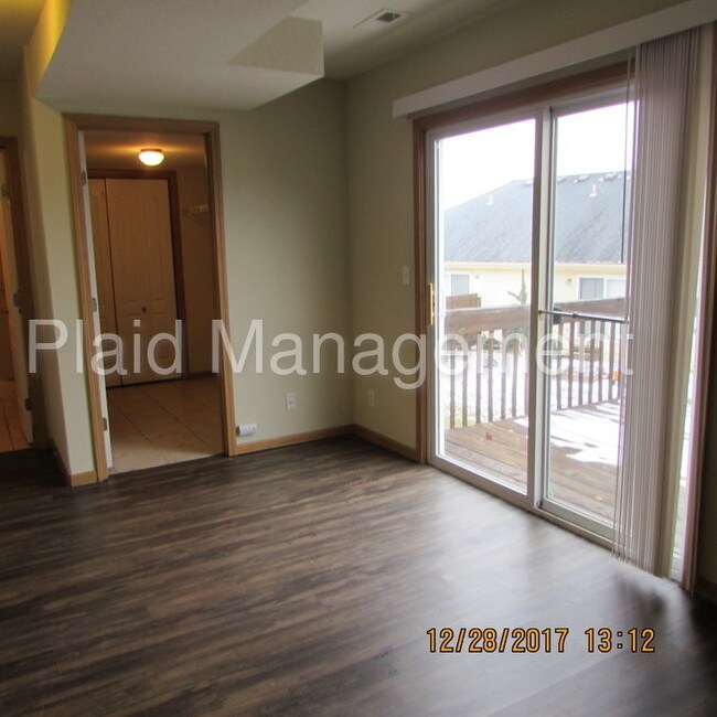 Building Photo - Great Half Duplex