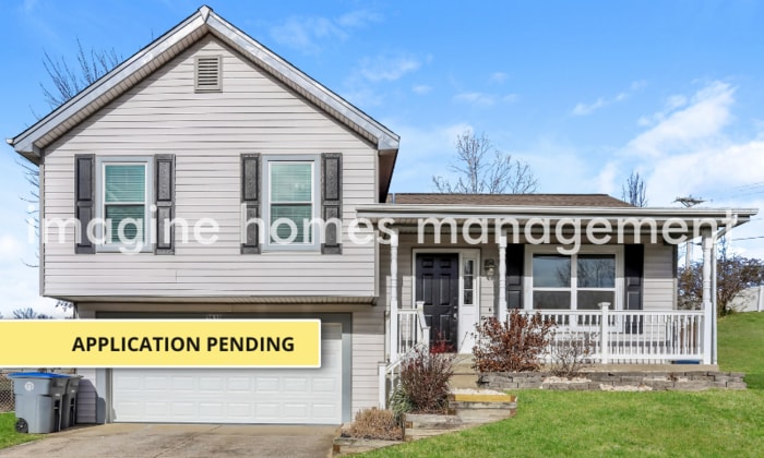 Primary Photo - Gorgeous Tri-Level Home with 3 bedroom and...