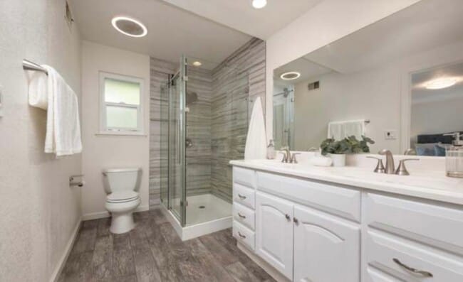 Masterbedroom full bathroom - 6 Crippleridge Ct
