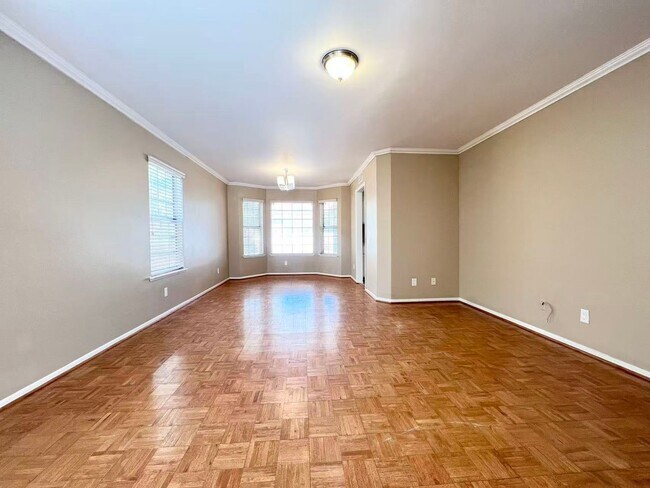 Building Photo - Wonderful 2 story single family house with 4 bedrooms and 2.5 baths