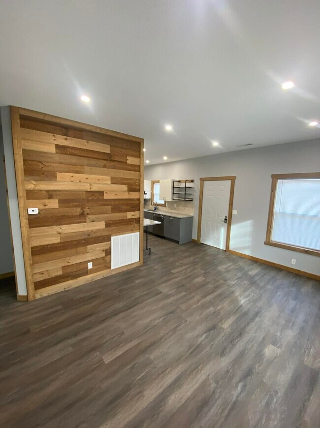 Building Photo - 731 S Taylor St