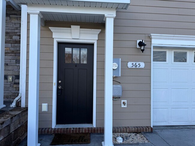 Building Photo - Beautiful Townhome in Spring Oaks!