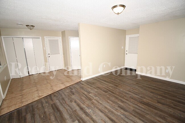 Foto del edificio - 5356 Lakeview Cove