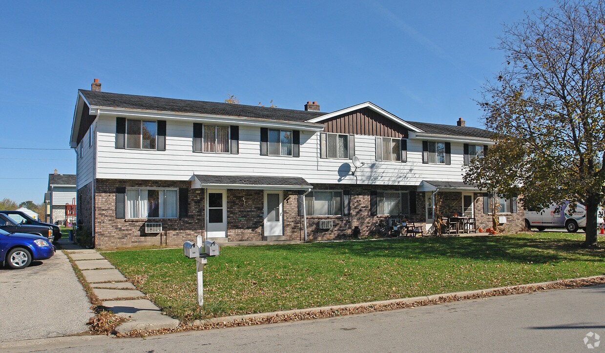 332338 Paul St, Burlington, WI 53105 Apartments in Burlington, WI