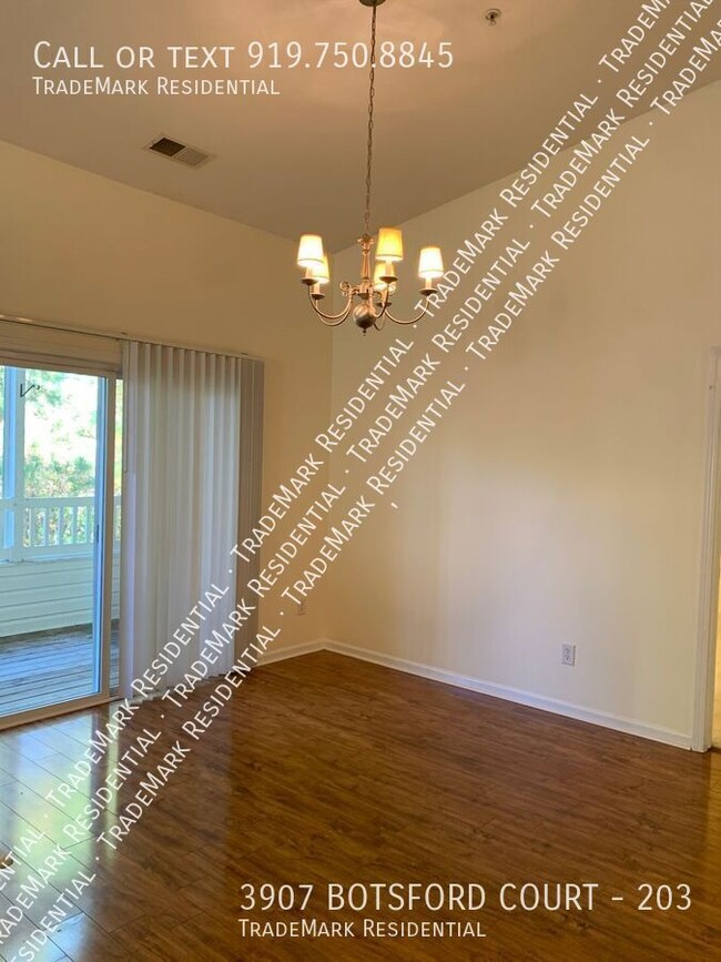 Foto del edificio - 2 Bedroom 2 Bath Condo on Botsford Court A...